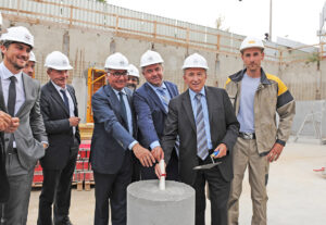 Groupe Cardinal - 1ere-pierre-MAMASHELTER-LYON - Jean-Christophe Larose, Gerard Collomb, Serge Trigano